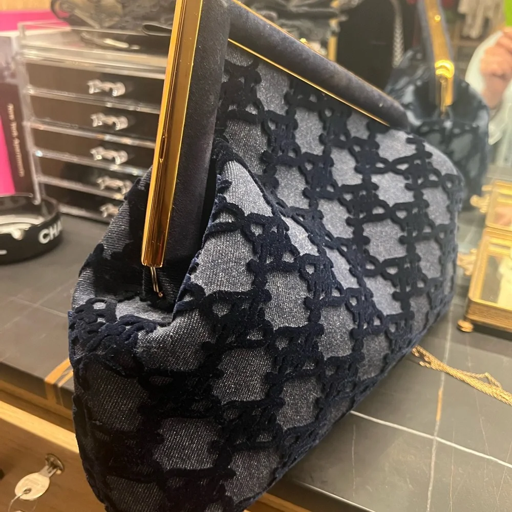 Fendi First Medium
Blue denim bag - Picture 8 of 15